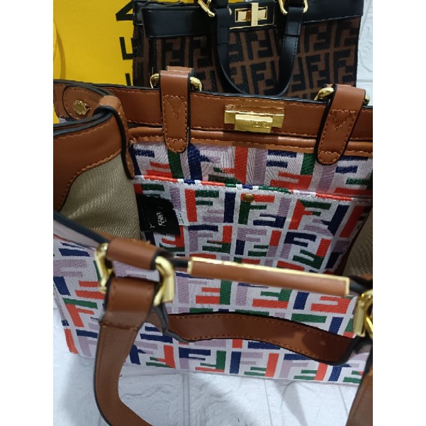 tas fashion tote Fendi peekaboo  kanvas medium size 3fungsi, Fendi Tote top handle, shoulder bag.dan selempang free paperbag