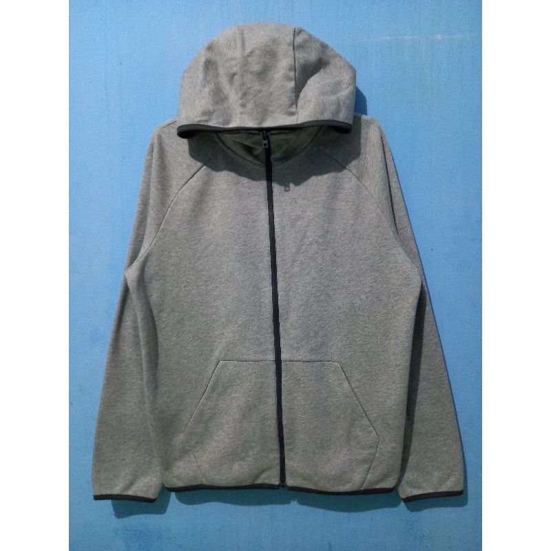 jaket hoodie zipper Uniqlo bekas/second brand original