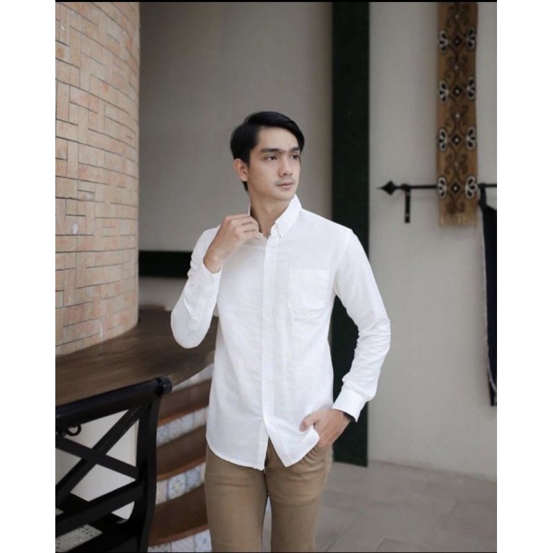 Kemeja Polos Pria Lengan Panjang Slim Fit