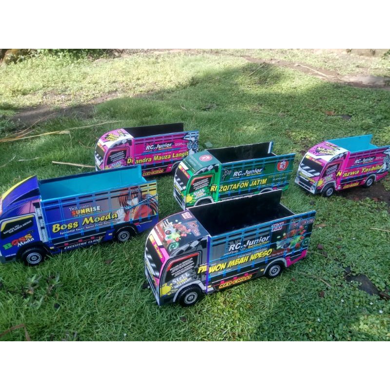 miniatur truk dengan remot control