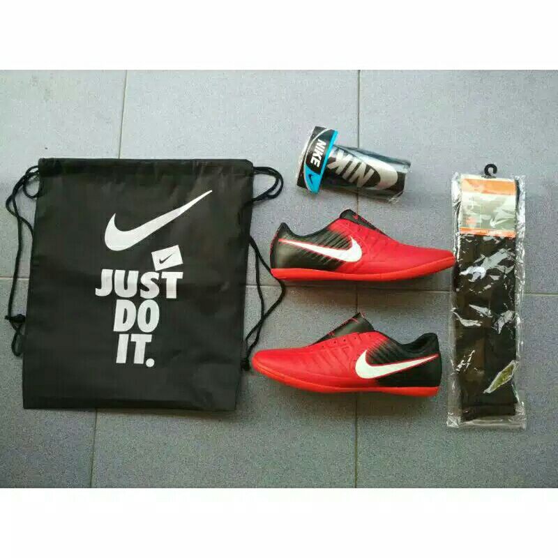 Bisa bayar di tempat cod (PAKET KOMPLIT  ) SEPATU BOLA nike CR7 booth-6