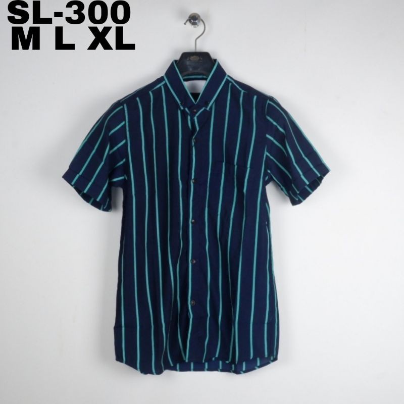 Kemeja pria salur/ kemeja cowok salur / Hem pria Vertikal Lengan pendek/ lagi trend masa kini