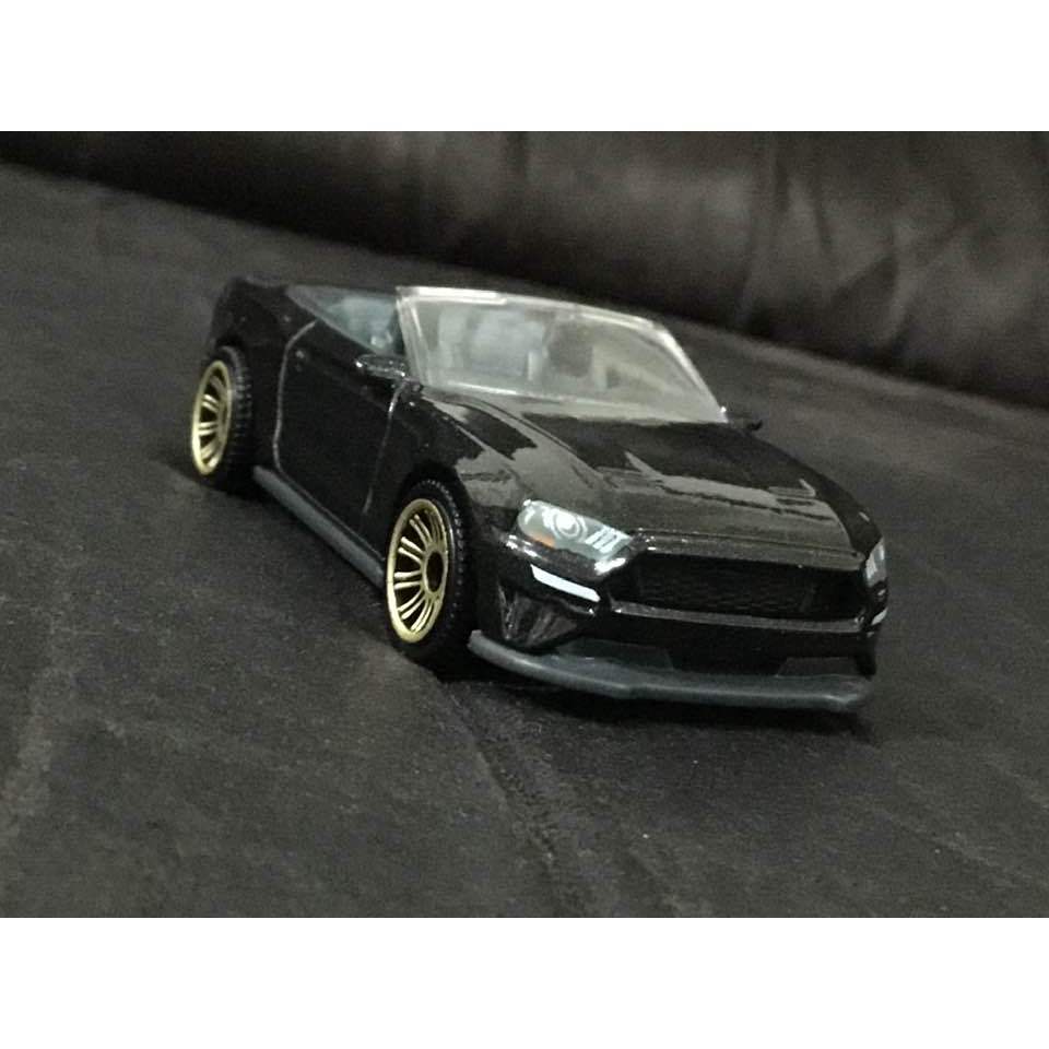 Matchbox 2018 Ford Mustang Convertible Hitam