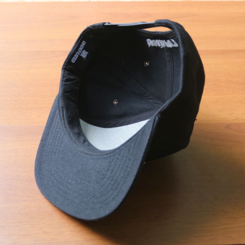 Topi snapback pria undefeated