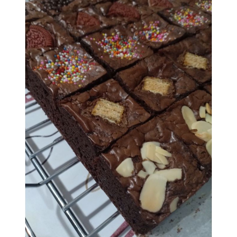 

Fudgy Brownies Nutella Sekat isi 25 Large Bebas Pilih Topping