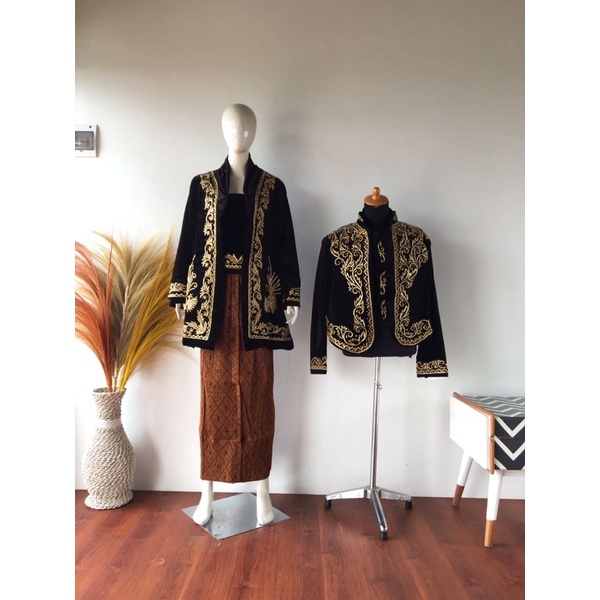 Baju pengantin bludru/kebaya pengantin