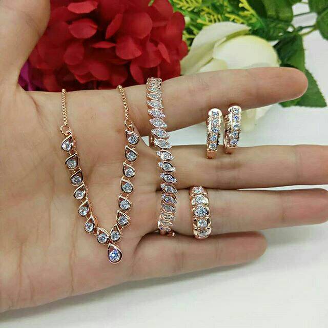 Set replika berlian tura