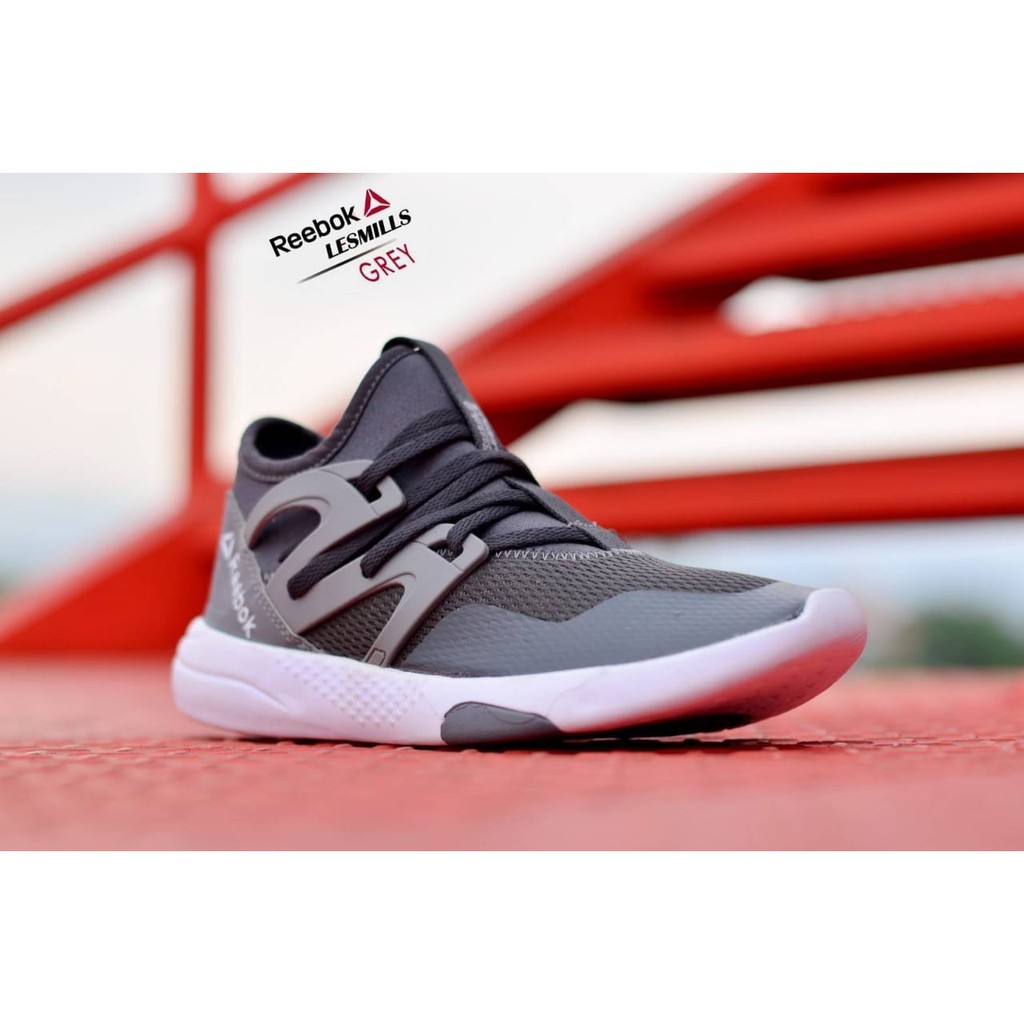 Sepatu Reebok  Made In Vietnam Reebok Reebok Olahraga Reebok Clasic Sekolah Joging Pria Running