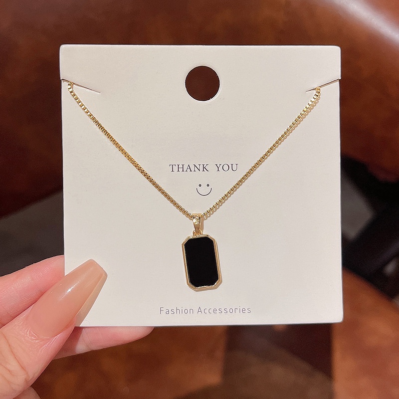 Kalung Choker Bentuk Persegi Geometris Dua Sisi