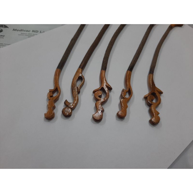 1 batang Tangkringan Konin Pleci PCMI Pangkringan Konin Asem Bali Ukir Grade A sangkar LB Sogon Plec