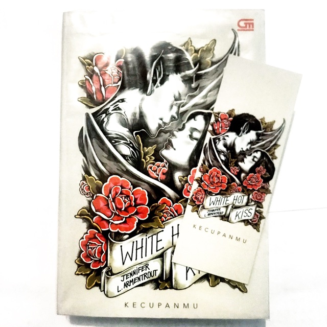 Jual Novel Fantasi Romance White Hot Kiss Jennifer L. Armentroun