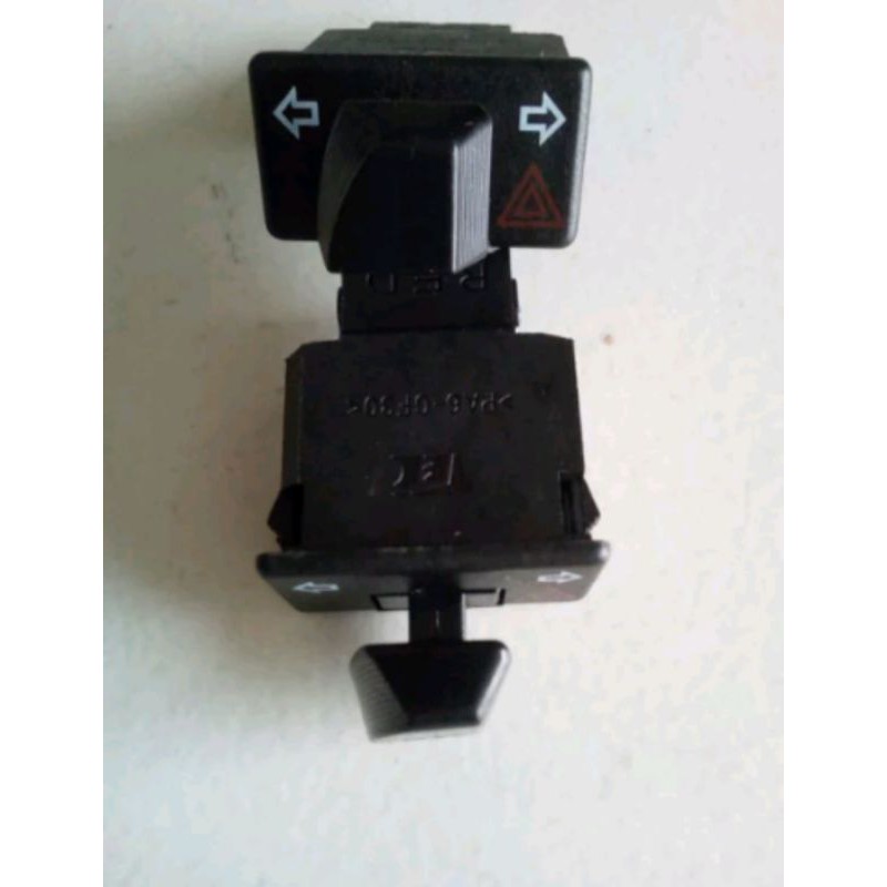 Saklar hazard beat FI new esp kecil