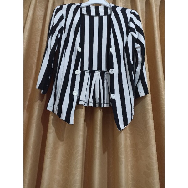 Blazer Garis Garis Hitam Putih Preloved