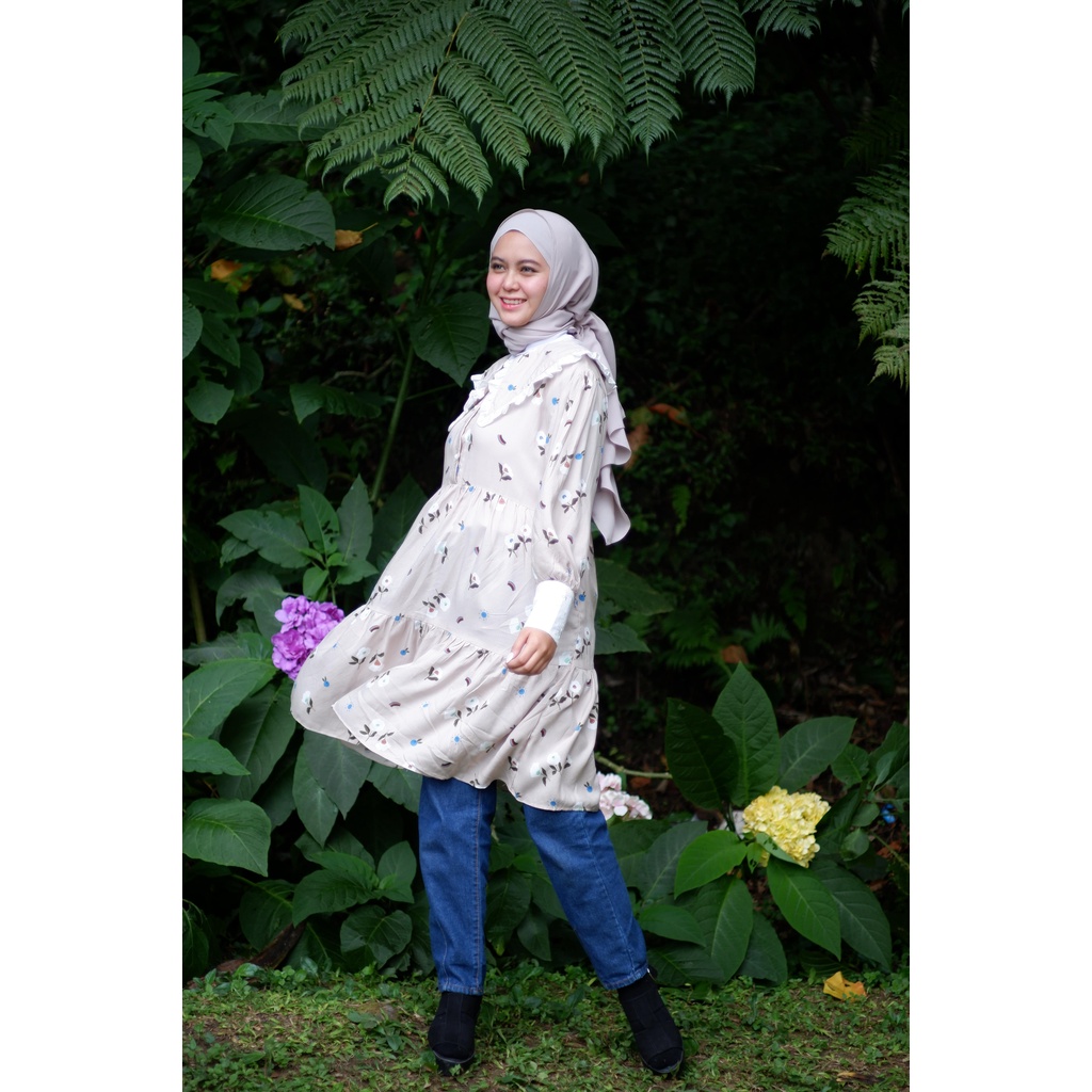 Zenobia Tunik Dengan Bahan Rayon Kombinasi Lace