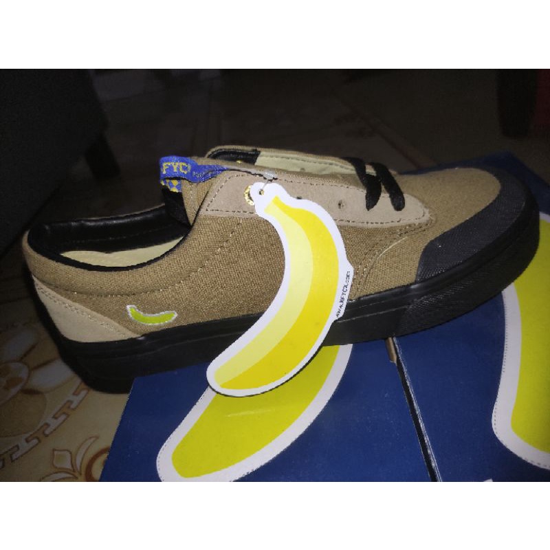 FYC Mutt Coffee Black Size 42 NEW BNIBWT 100% Original