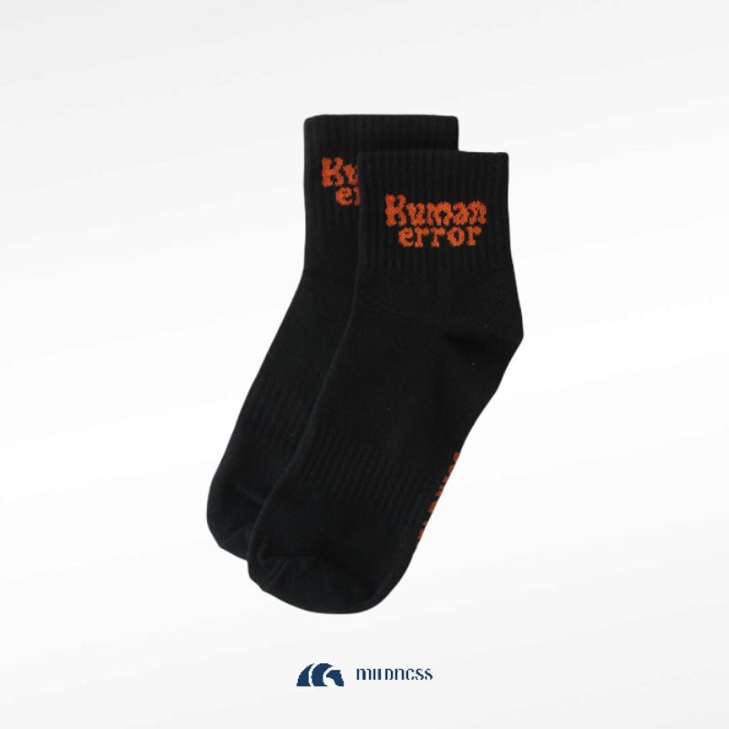 Mildness Kaos Kaki Ankle Motif Human Error Hitam Pendek Pria Wanita