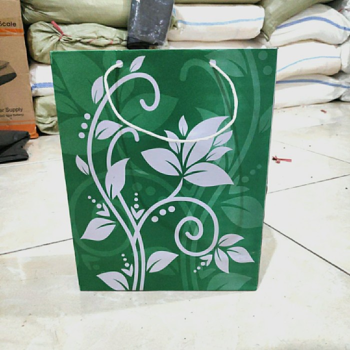 

Paperbag batik 20x25x9cm, paper bag, tas kertas, tas sovenir