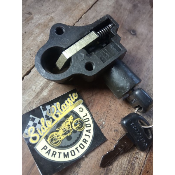 kunci jok kunci bagasi motor honda C700 C800