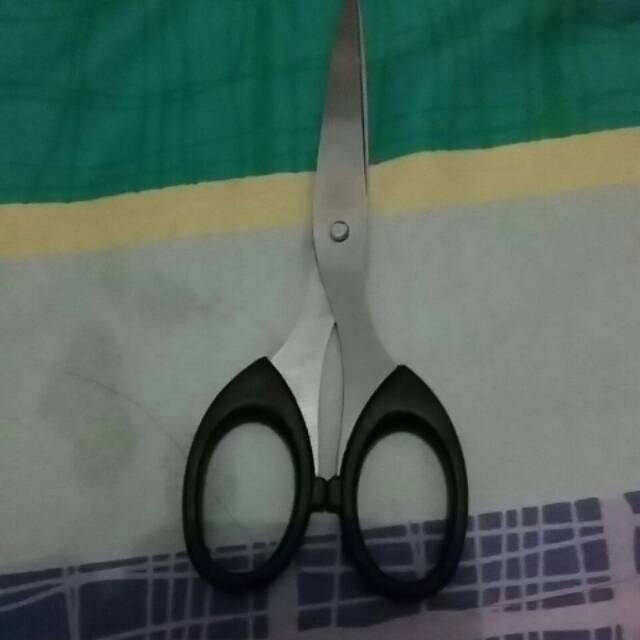 

Gunting axi