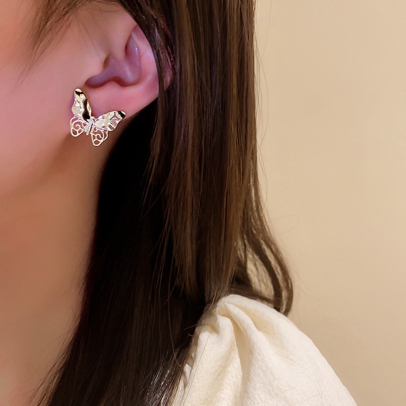 Versi Korea Ringan Mewah925 Perak Jarum Kupu-Kupu Berongga Keluar Fashion Stud Anting COCOJEWELRY