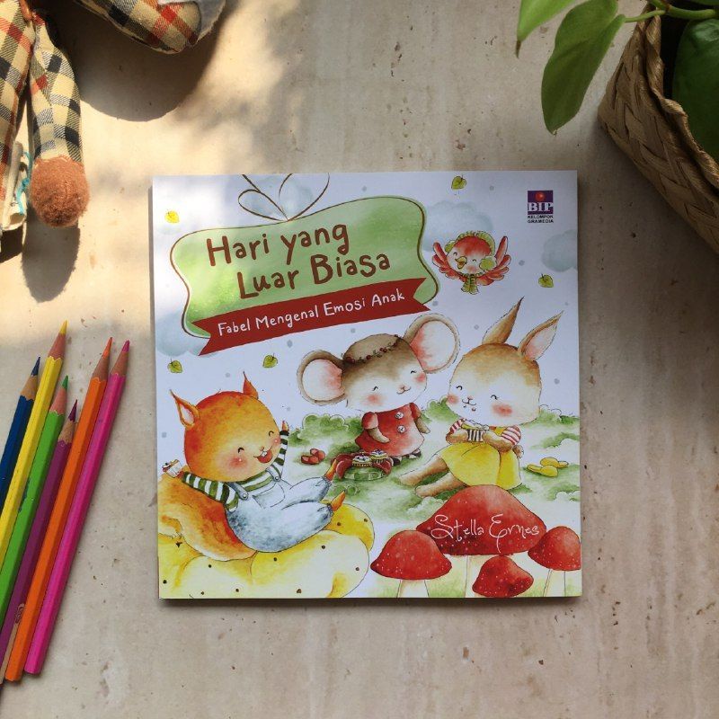 BUKU CERITA ANAK HARI YANG LUAR BIASA