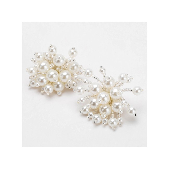 LRC Anting Tusuk Fashion White Floral Imitation Pearl Earrings Weave F33086