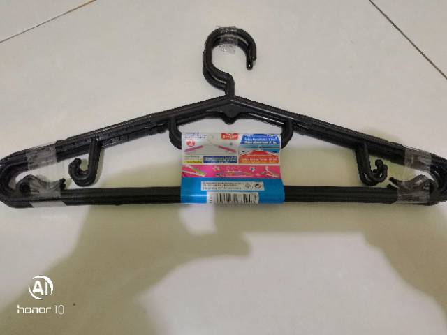 Hanger baju hitam gantungan baju isi 6 piece murah