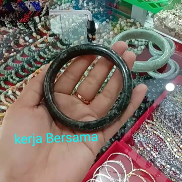 Gelang batu giok asli kualitas bagus hijau tua
