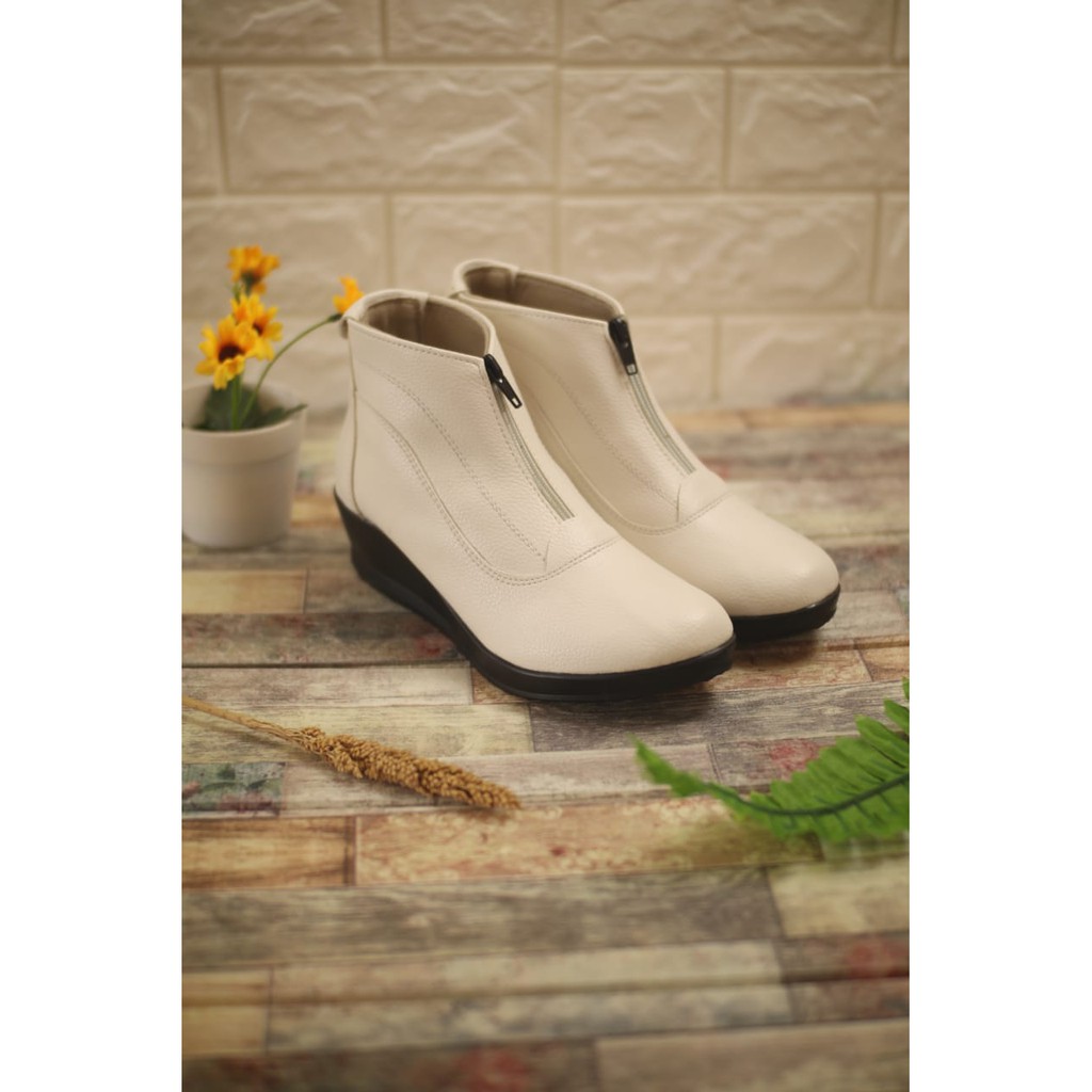 Boots Kerja Wanita / Boots Wedges Erina Premium Quality By Etnik Shoes