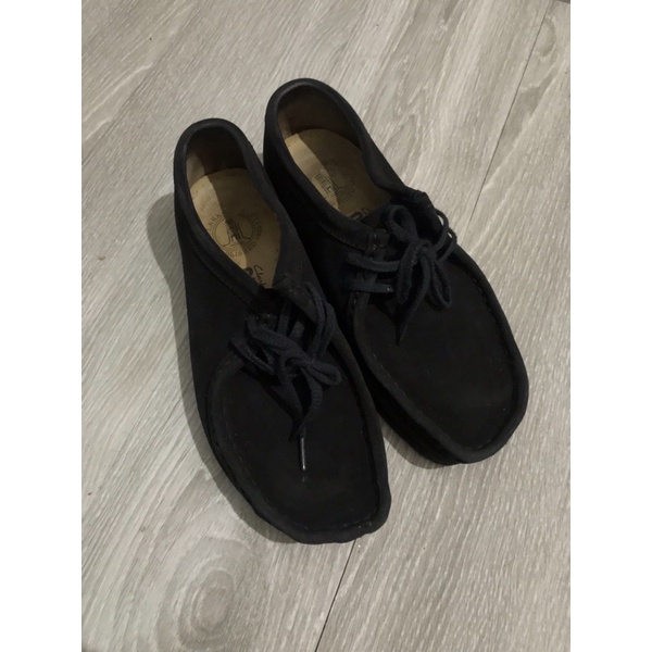 clarks wallabees black