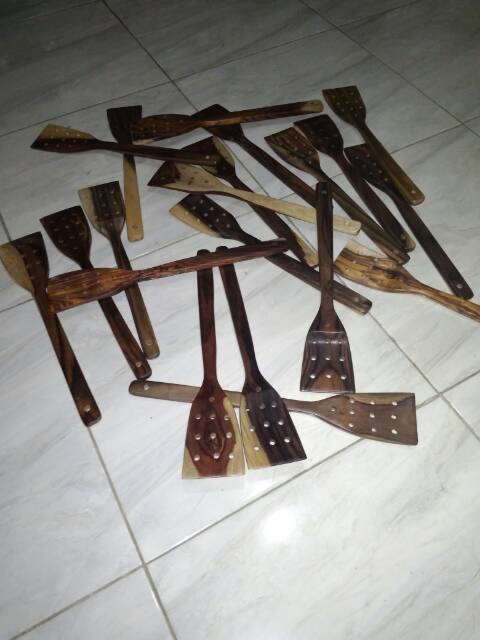 Sutil/Sendok/Sodet/Spatula Kayu Sonokeling P35 Berlubang