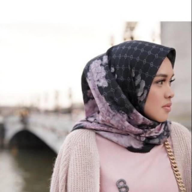 Buttonscarves hydrangea noir