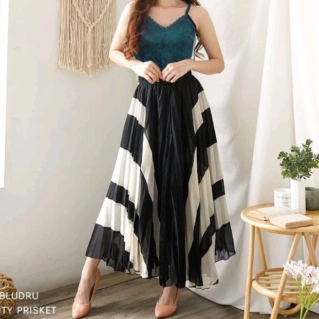 4124 Rok Maxi skirt ASIMETRIS panjang plisket hitam mekar full Furing Korean style cewek import rok 