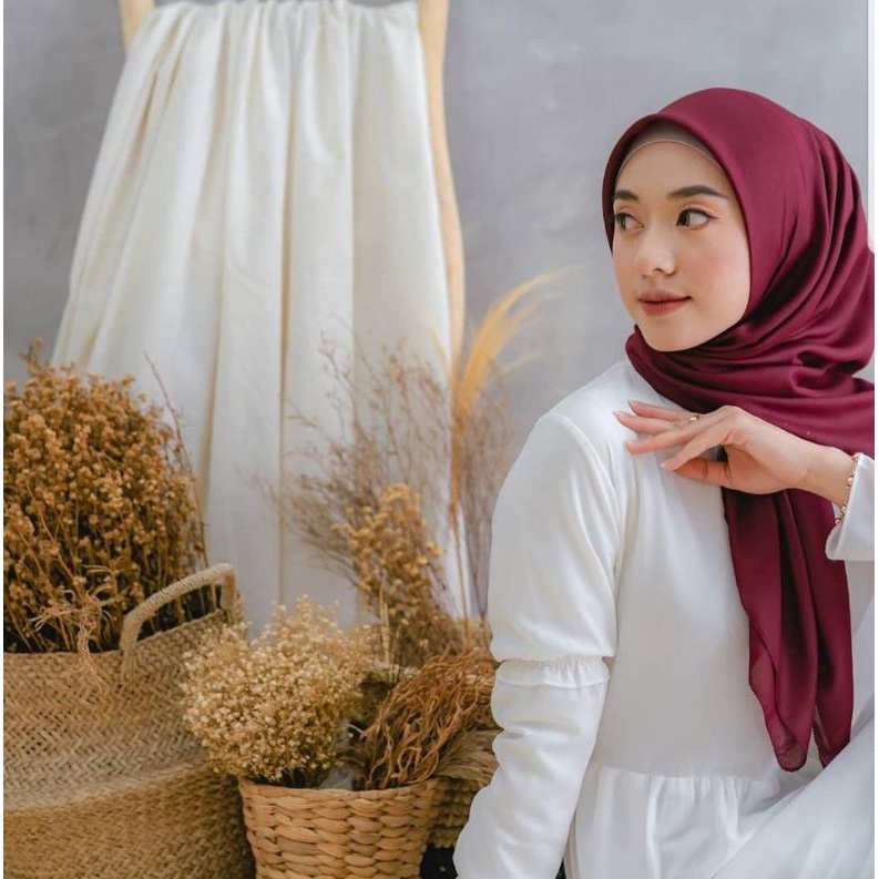 Jilbab Segi Empat Paris Premium Jahit Tepi NEW