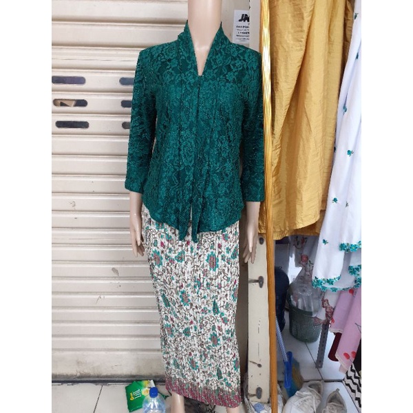 SET KUTUBARU FLOY BRUKAT KEBAYA MODERN KARTINI WISUDA KEBAYA BRUKAT MODERN