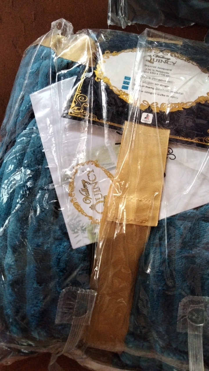 Selimbut Luxury Vallery Quincy Polos Super Lembut 160x200cm Termurah