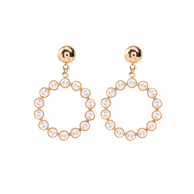 LRC Anting Tusuk Fashion Golden Round Alloy Earrings With Pearls K10058