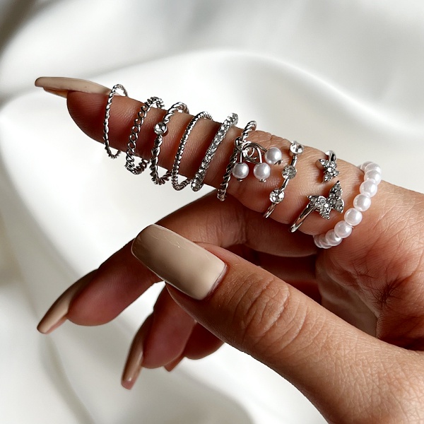 9 Pcs / Set Cincin Bentuk Kupu-Kupu Aksen Berlian Mutiara Warna Silver Gaya Retro Untuk Wanita