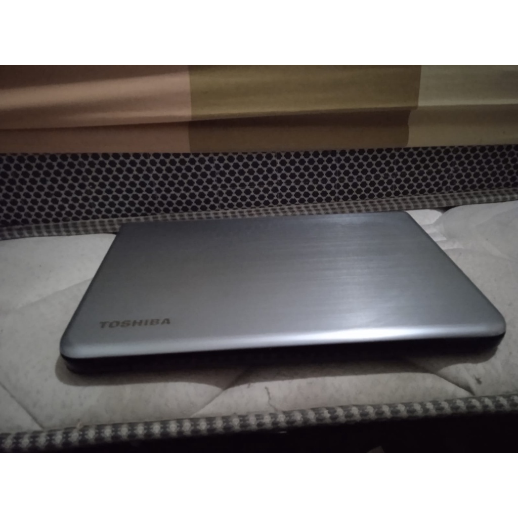 TOSHIBA S40Dt-A TOUCHSCREEN  AMD A4-5000