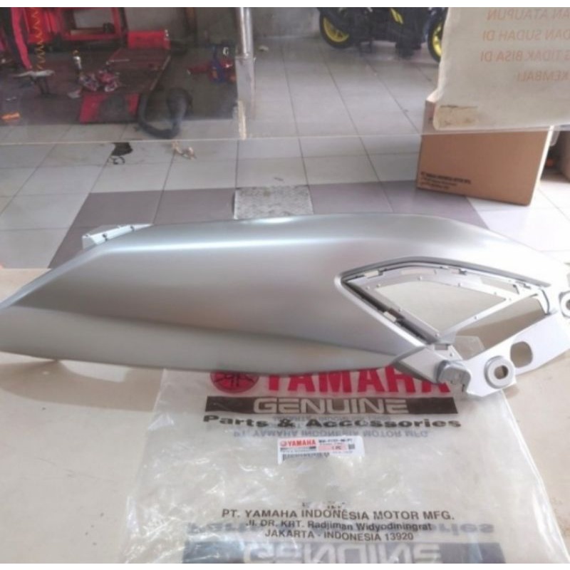 BODY BELAKANG KANAN YAMAHA NEW NMAX 2020 SILVER ORIGINAL YGP