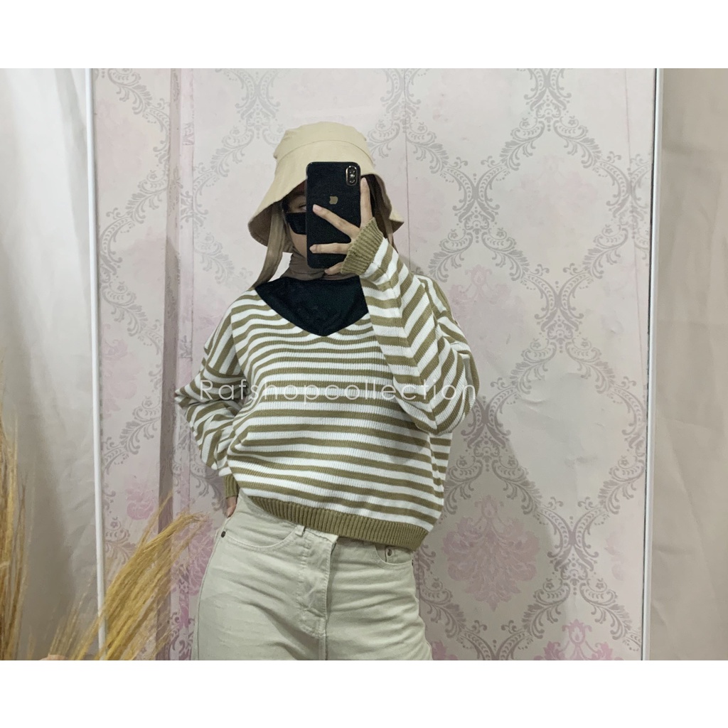 OUTWEAR SWEATER CROP RAJUT MOTIF GARIS