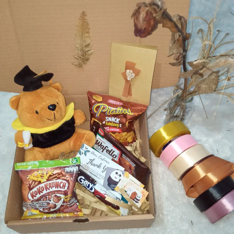

Snack box/Gift Box/Kado Ulang Tahun/Kado Wisuda-Hampers