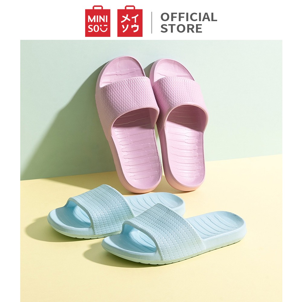 MINISO official flip flop Sandal kamar mandi wanita berbahan empuk kotak-kotak-6
