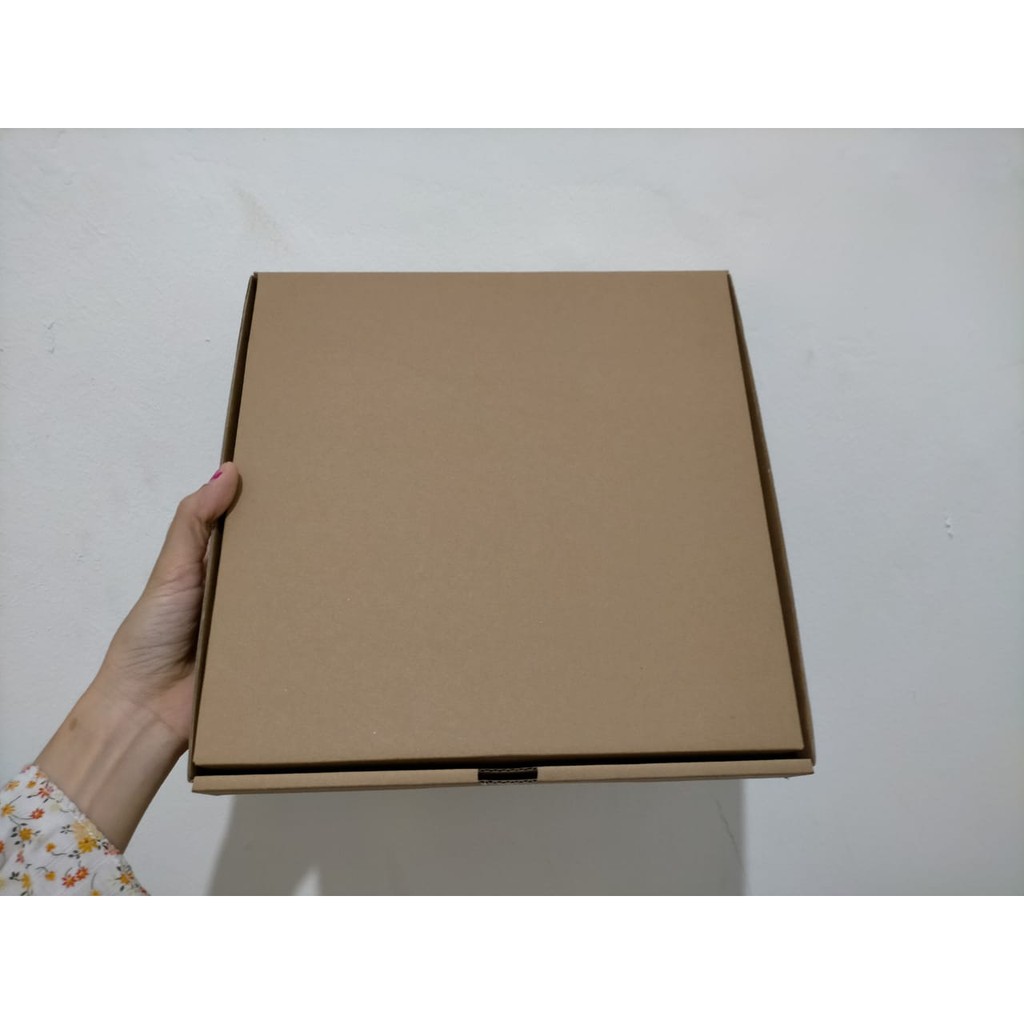 

Box Eflute 25 x 25 x 5 cm