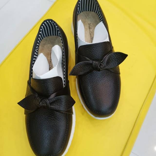 Sepatu kulit