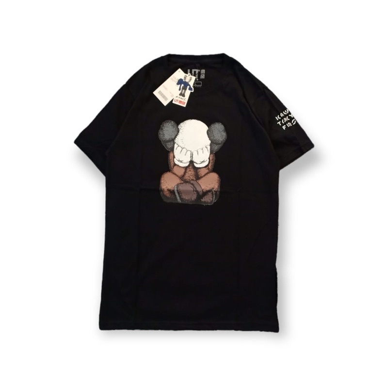 KAOS UNIQLO X KAWS X MICKEY MOUSE-E