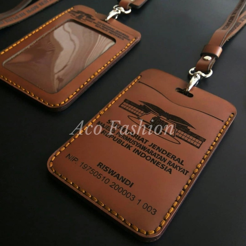 

ID CARD HOLDER KULIT - Name tag kulit custom