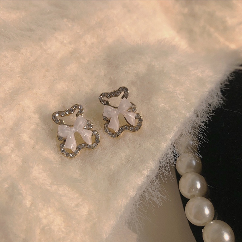 Anting Stud Berlian Bentuk Beruang Warna Putih Gaya Vintage Untuk Wanita