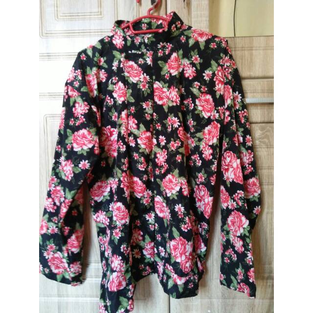 Sarimbit surjan dan kebaya kutu baru motif kembang