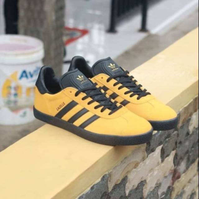 adidas gazelle black and yellow